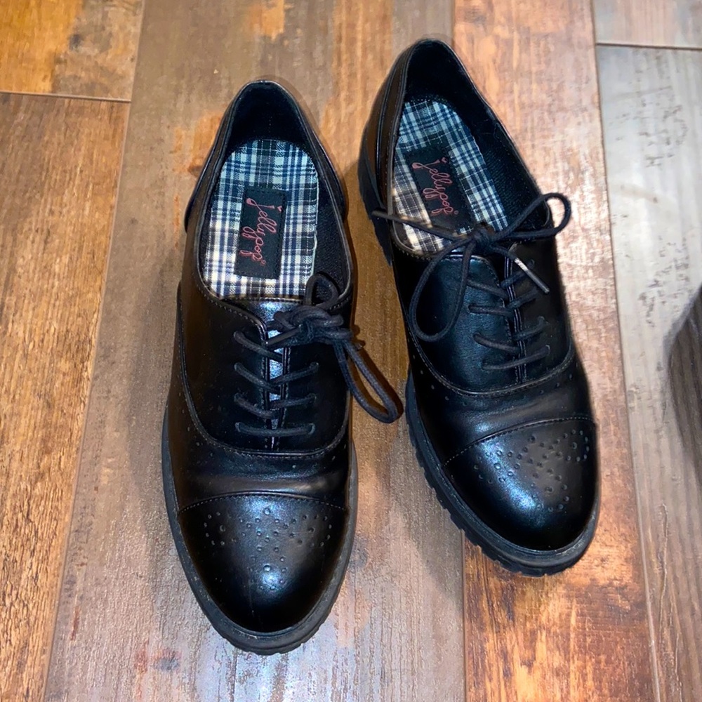 Mary Jane style ankle shoes. Laced up. Super comfy and cute, only tried on!